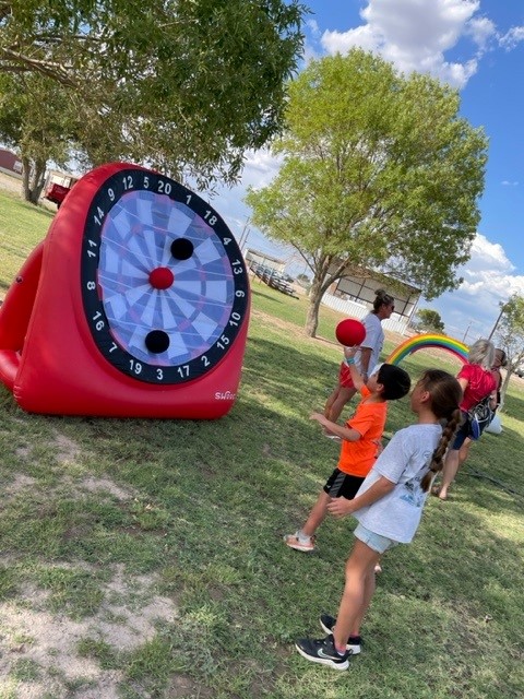 Dart Throwing Game
